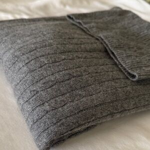 Cashmere Vintage Women's Charcoal Cable Knit Turtleneck Sweater